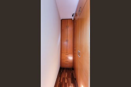 Casa de condomínio para alugar com 350m², 7 quartos e 4 vagas Casa de condomínio para alugar com 350m², 7 quartos e 4 vagasCloset Suite 2