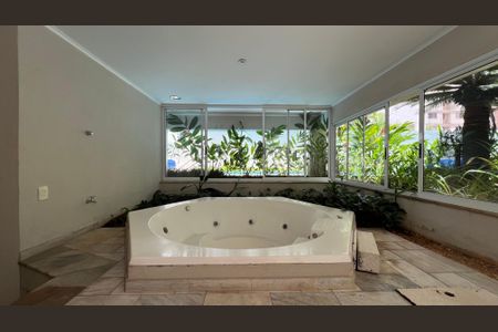 Apartamento à venda com 174m², 3 quartos e 3 vagas Apartamento à venda com 174m², 3 quartos e 3 vagasSpa