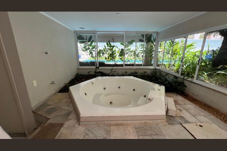 Apartamento à venda com 174m², 3 quartos e 3 vagas Apartamento à venda com 174m², 3 quartos e 3 vagasSpa