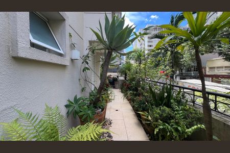 Apartamento à venda com 174m², 3 quartos e 3 vagas Apartamento à venda com 174m², 3 quartos e 3 vagasVaranda