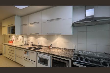 Apartamento à venda com 174m², 3 quartos e 3 vagas Apartamento à venda com 174m², 3 quartos e 3 vagasCozinha