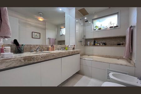 Apartamento à venda com 174m², 3 quartos e 3 vagas Apartamento à venda com 174m², 3 quartos e 3 vagasBanheiro da Suíte 3