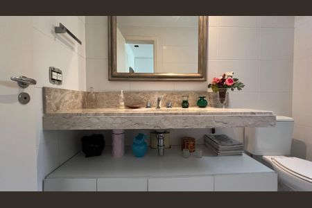 Apartamento à venda com 174m², 3 quartos e 3 vagas Apartamento à venda com 174m², 3 quartos e 3 vagasBanheiro da Suíte 1
