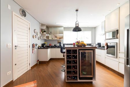 Casa à venda com 391m², 3 quartos e 5 vagas Casa à venda com 391m², 3 quartos e 5 vagasCozinha