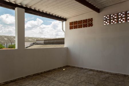 Casa à venda com 208m², 4 quartos e 3 vagas Casa à venda com 208m², 4 quartos e 3 vagasVaranda