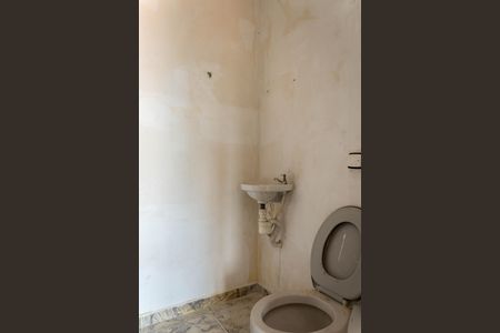 Casa à venda com 208m², 4 quartos e 3 vagas Casa à venda com 208m², 4 quartos e 3 vagasBanheiro de serviço