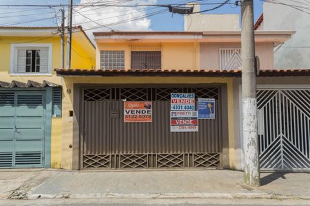 Casa à venda com 208m², 4 quartos e 3 vagas Casa à venda com 208m², 4 quartos e 3 vagasFachada
