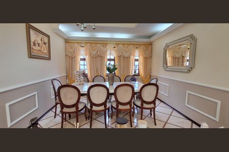 Casa à venda com 350m², 4 quartos e 4 vagasSala de jantar