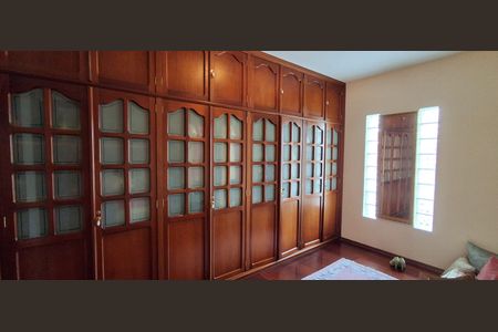 Casa à venda com 350m², 4 quartos e 4 vagasCloset suíte 3