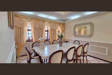 Casa à venda com 350m², 4 quartos e 4 vagasSala de jantar