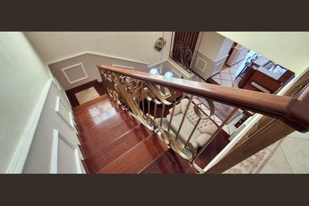 Casa à venda com 350m², 4 quartos e 4 vagasEscada