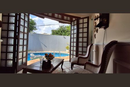 Casa à venda com 350m², 4 quartos e 4 vagasHall social