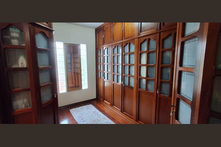 Casa à venda com 350m², 4 quartos e 4 vagasCloset suíte Master