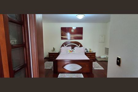 Casa à venda com 350m², 4 quartos e 4 vagasSuíte Master