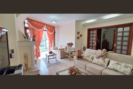 Casa à venda com 350m², 4 quartos e 4 vagasSala suíte Master