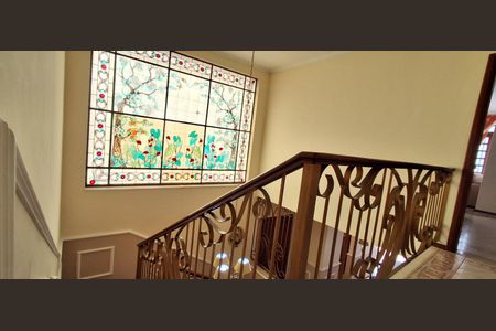 Casa à venda com 350m², 4 quartos e 4 vagasEscada