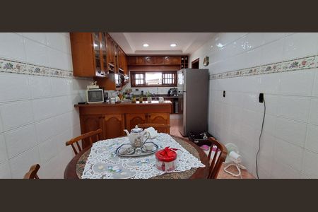 Casa à venda com 350m², 4 quartos e 4 vagasCozinha