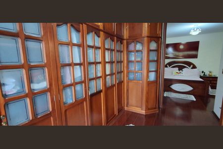 Casa à venda com 350m², 4 quartos e 4 vagasCloset suíte Master