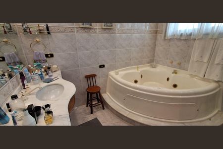 Casa à venda com 350m², 4 quartos e 4 vagasBanheiro Suíte Master