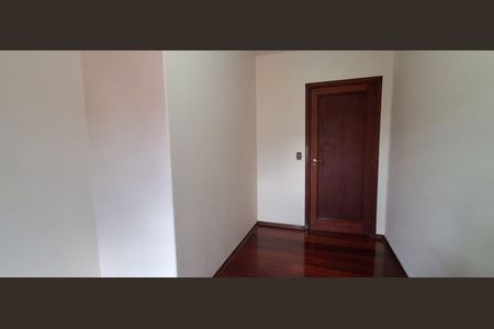 Casa à venda com 350m², 4 quartos e 4 vagasSuíte 2
