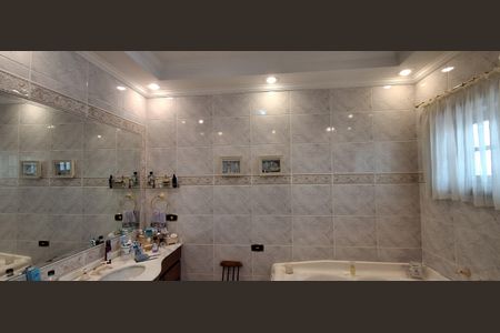 Casa à venda com 350m², 4 quartos e 4 vagasBanheiro Suíte Master