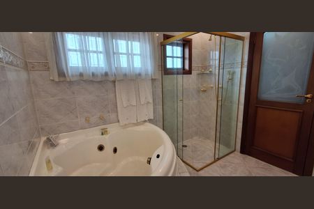 Casa à venda com 350m², 4 quartos e 4 vagasBanheiro Suíte Master