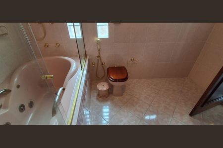 Casa à venda com 350m², 4 quartos e 4 vagasBanheiro Suíte 3