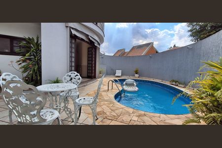 Casa à venda com 350m², 4 quartos e 4 vagasQuintal