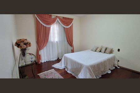 Casa à venda com 350m², 4 quartos e 4 vagasSuíte 3