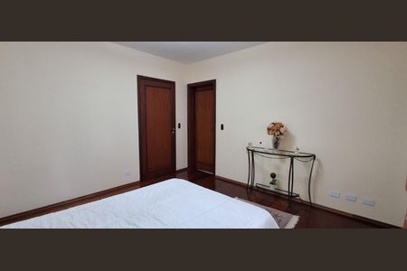 Casa à venda com 350m², 4 quartos e 4 vagasSuíte 3