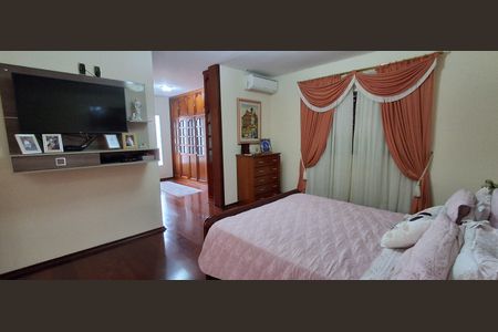 Casa à venda com 350m², 4 quartos e 4 vagasSuíte Master