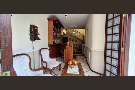 Casa à venda com 350m², 4 quartos e 4 vagasHall social