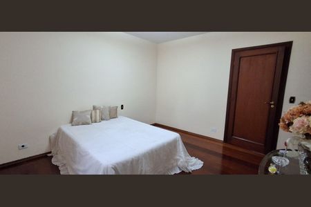 Casa à venda com 350m², 4 quartos e 4 vagasSuíte 3