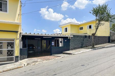 Casa à venda com 350m², 3 quartos e 2 vagasFachada + Placa