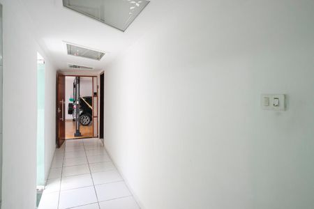 Casa à venda com 350m², 3 quartos e 2 vagasCorredor