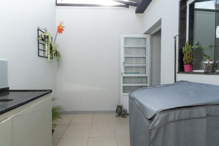 Casa à venda com 120m², 3 quartos e 2 vagasÁrea de Serviço
