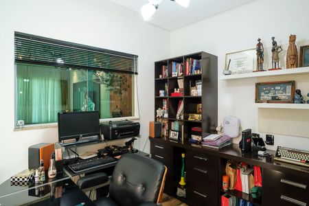 Casa à venda com 465m², 3 quartos e 7 vagasEscritório