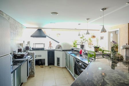 Casa à venda com 465m², 3 quartos e 7 vagasGaragem e área de lazer