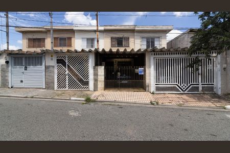 Casa à venda com 110m², 2 quartos e 1 vaga Casa à venda com 110m², 2 quartos e 1 vagaFachada