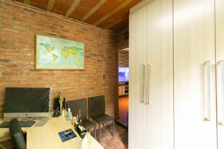 Casa à venda com 360m², 3 quartos e 2 vagas Casa à venda com 360m², 3 quartos e 2 vagasEscritório