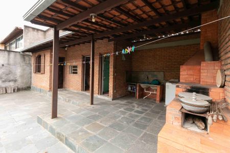 Casa à venda com 360m², 3 quartos e 2 vagas Casa à venda com 360m², 3 quartos e 2 vagasVaranda gourmet