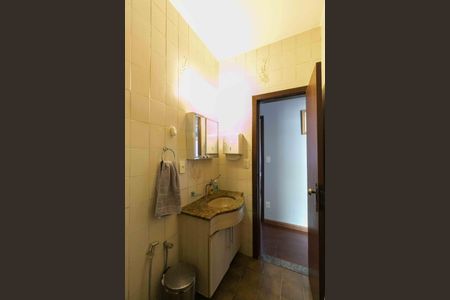 Casa à venda com 360m², 3 quartos e 2 vagas Casa à venda com 360m², 3 quartos e 2 vagasBanheiro Social