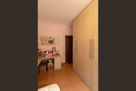 Casa à venda com 360m², 3 quartos e 2 vagas Casa à venda com 360m², 3 quartos e 2 vagasQuarto 2