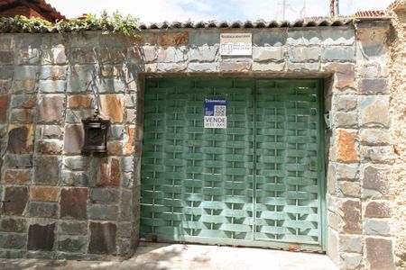 Casa à venda com 360m², 3 quartos e 2 vagas Casa à venda com 360m², 3 quartos e 2 vagasPlaquinha