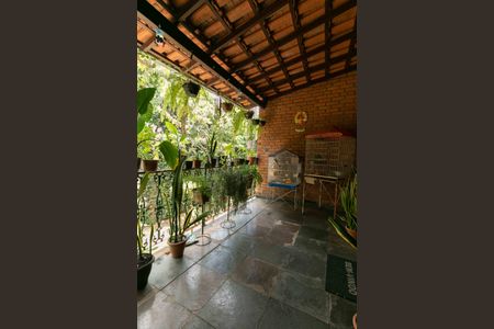 Casa à venda com 360m², 3 quartos e 2 vagas Casa à venda com 360m², 3 quartos e 2 vagasVaranda