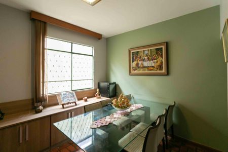 Casa à venda com 360m², 3 quartos e 2 vagas Casa à venda com 360m², 3 quartos e 2 vagasCopa