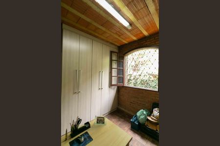 Casa à venda com 360m², 3 quartos e 2 vagas Casa à venda com 360m², 3 quartos e 2 vagasEscritório