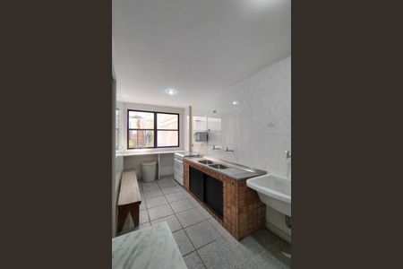 Apartamento à venda com 215m², 4 quartos e 2 vagas Apartamento à venda com 215m², 4 quartos e 2 vagasÁrea comum - Salão de festas