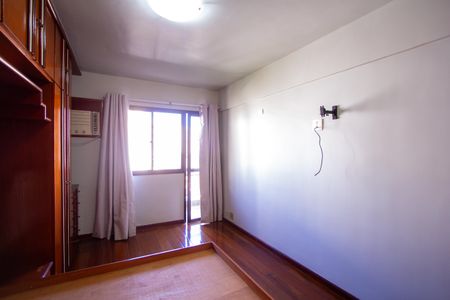 Apartamento à venda com 215m², 4 quartos e 2 vagas Apartamento à venda com 215m², 4 quartos e 2 vagasSuíte 1