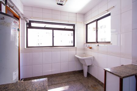 Apartamento à venda com 215m², 4 quartos e 2 vagas Apartamento à venda com 215m², 4 quartos e 2 vagasÁrea de Serviço